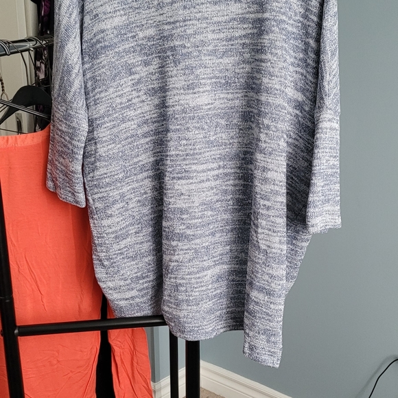 White House Black Market Top - Picture 3 of 3